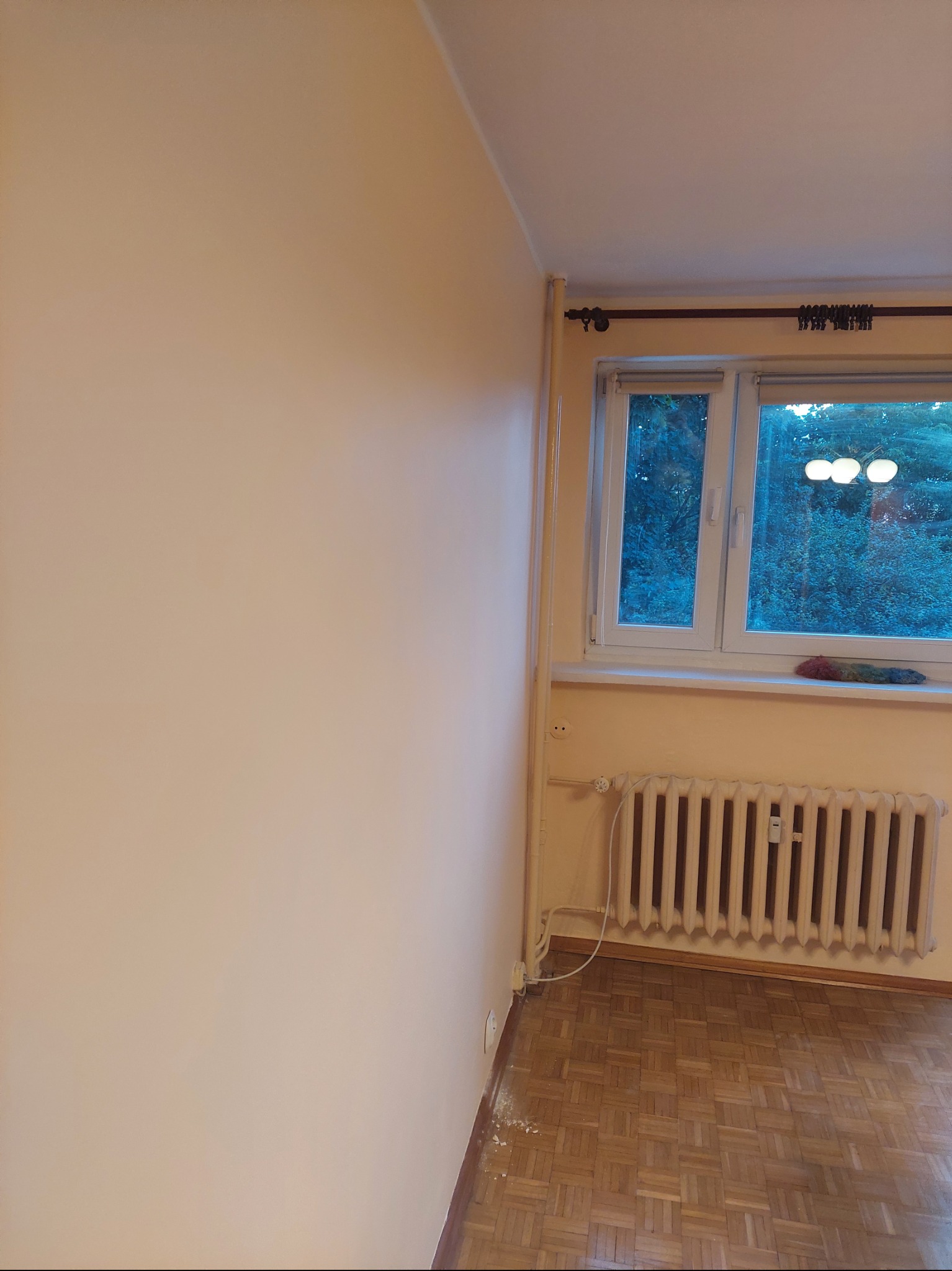 Gotowa ściana po położeniu gładzi, szlifowaniu i malowaniu