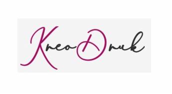 Logo firmy Krea-Druk z eleganckim, kaligraficznym napisem w kolorze fuksji i czerni na jasnym tle.