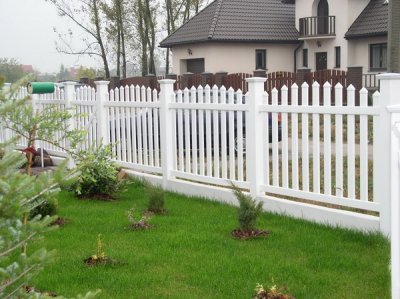 Royal Fencing - nowoczesne systemy ogrodzeń plastikowych PVC (PVC)