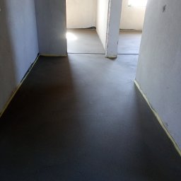 Posadzki Maszynowe Radosław Lisiecki - Wylanie posadzki w domu jednorodzinnym z zaburzeniami pod winyl i deskę