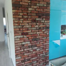 Położenie cegieł na ścianie