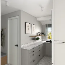 Szara łazienka z marmurowym blatem, czarną umywalką i złotymi akcentami, widok na okno z żaluzjami.