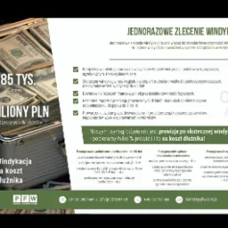 Reklama firmy windykacyjnej: walizka pełna banknotów dolarowych, informacja o odzyskaniu milionów złotych dla klientów, oferta jednorazowego zlecenia windykacji i rozpisane etapy postępowania.