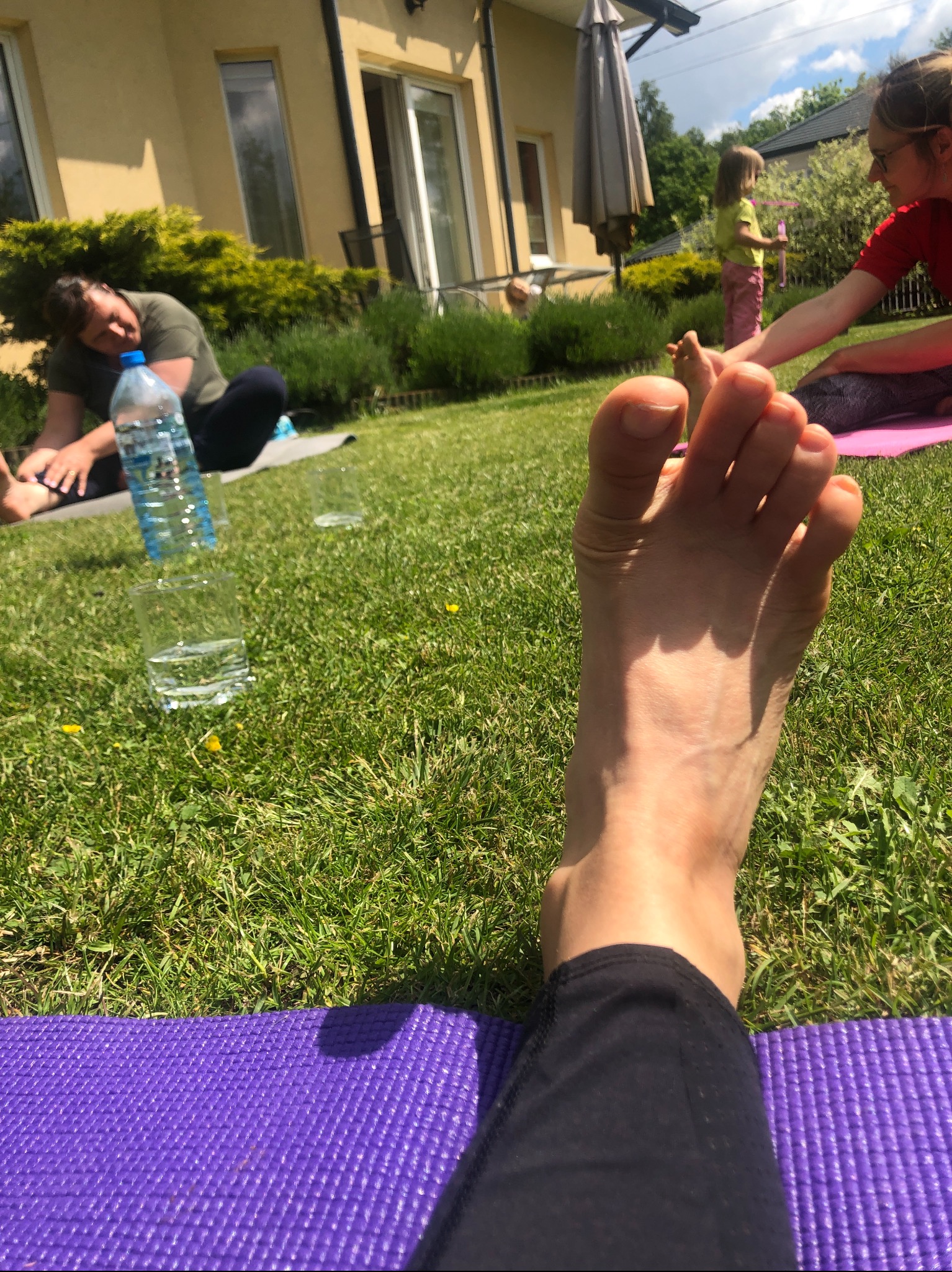 Joga 'Mama i ja'. Mama z dziećmi małymi i trochę starszymi.