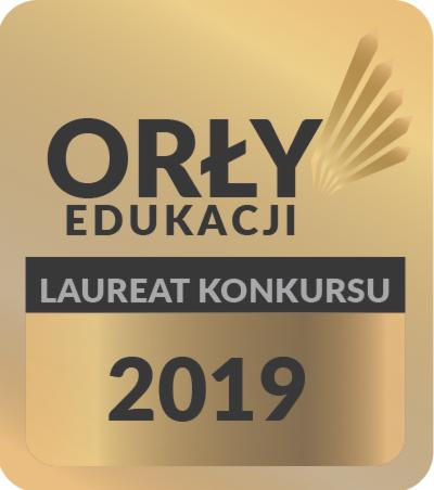 Złota odznaka 'Orły Edukacji' z napisem 'Laureat Konkursu 2019' i graficznym symbolem piór.