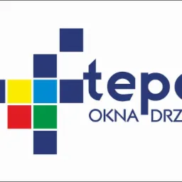 Logo firmy z nazwą 'tepe' oraz napisem 'OKNA DRZWI' obok kolorowego symbolu plusa utworzonego z kwadratów w kolorach niebieskim, żółtym, czerwonym i zielonym.