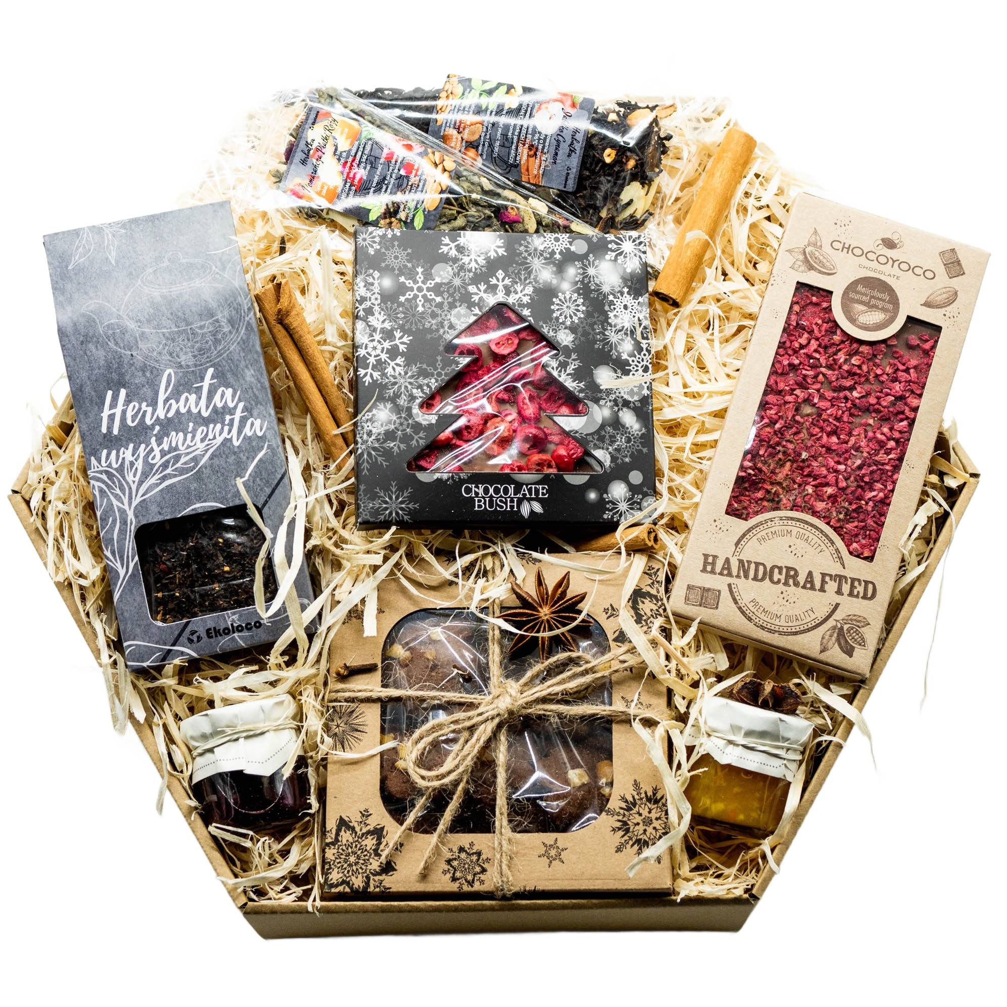 Kosz prezentowy w kształcie plastra miodu z czekoladami, pierniczkami, herbatami i konfiturami