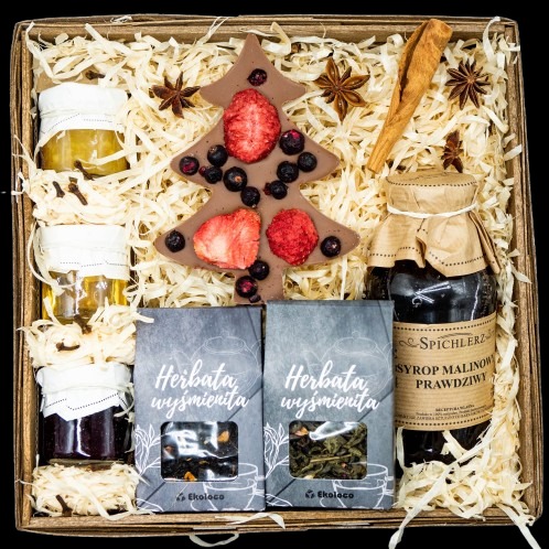 Kosz prezentowy z czekoladą choinka, syropem, herbatami, konfiturami i miodem