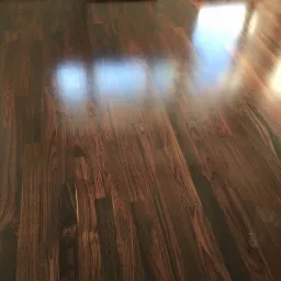 Ułożona podłoga z ciemnego, lakierowanego parkietu egzotycznego z widocznym usłojeniem, odbijająca światło okna, z drobną skazą na jednej z klepek.