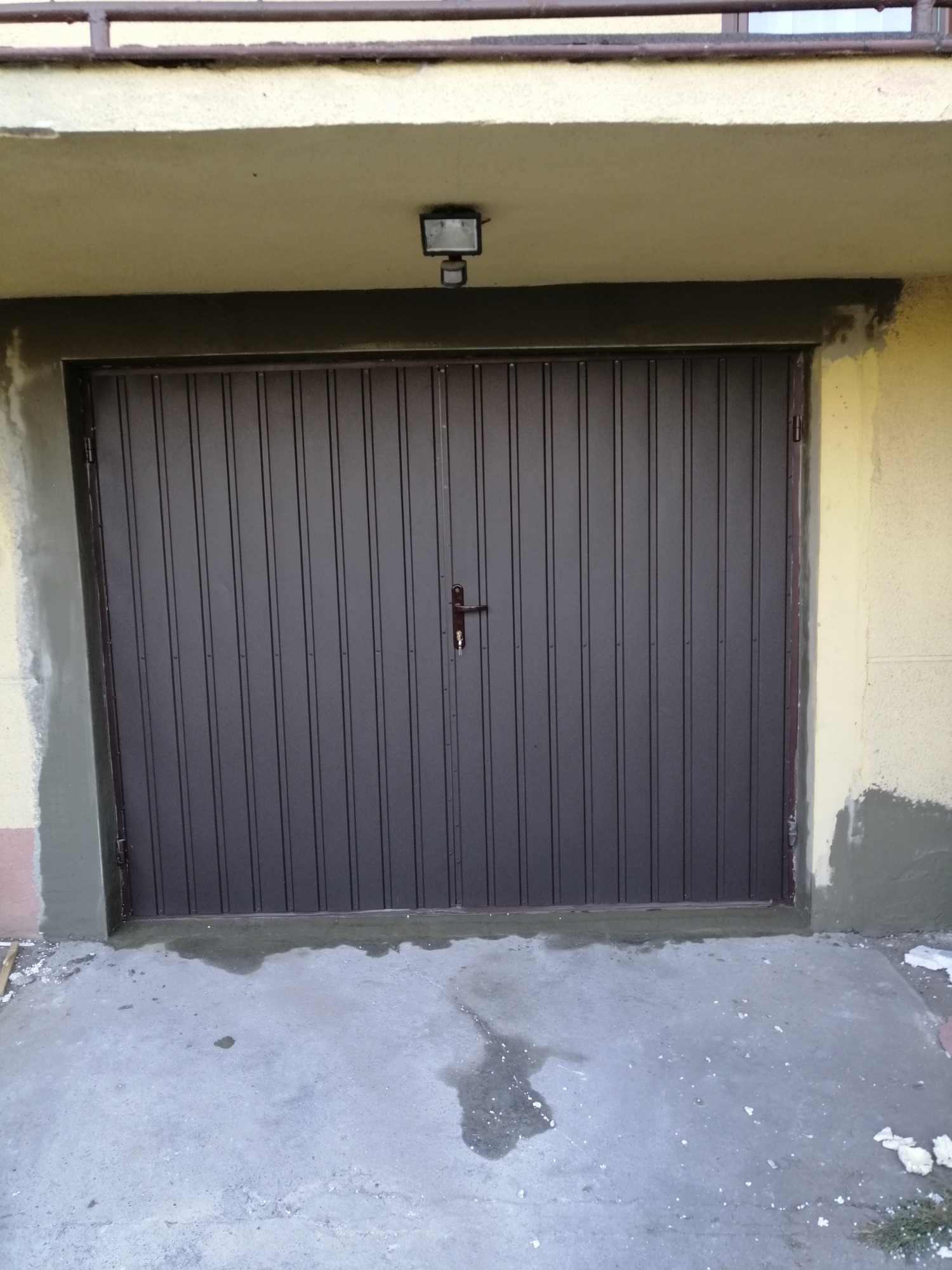 Drzwi garażowe skrzydłowe