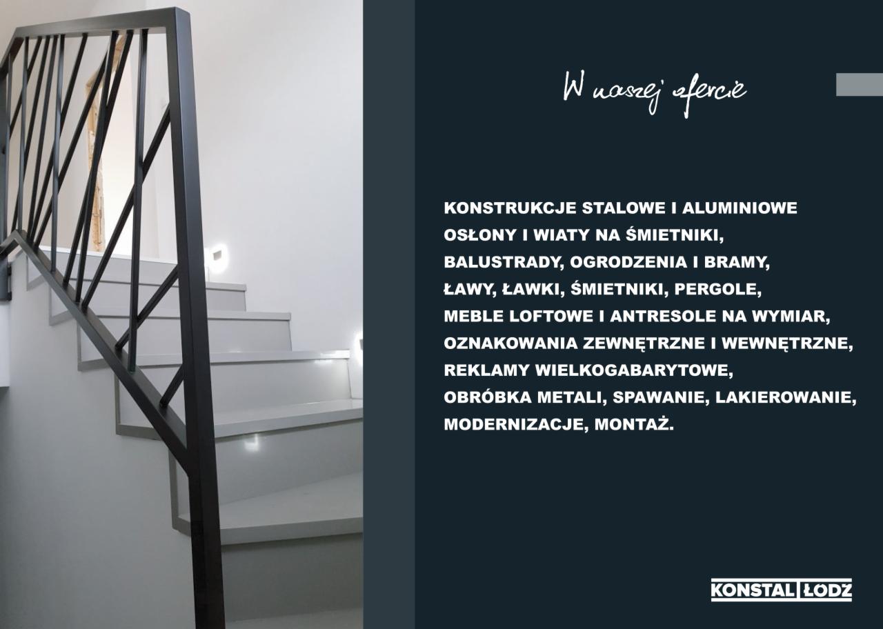 Nowoczesna, minimalistyczna balustrada schodowa z czarnych, ukośnych prętów, zamontowana na jasnych schodach w jasnym wnętrzu. Na ścianie widoczne subtelne oświetlenie.