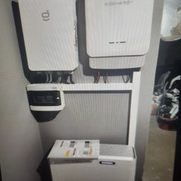 Business Consulting Solutions Krzysztof Strug - SIGENERGY seria TP2 magazyn SIGENSTOR, rozdzielnica TP30 backup, generator prądu,