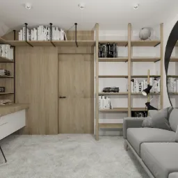 Nowoczesne biuro domowe z drewnianymi regałami wypełnionymi książkami, szarym dywanem i sofą, biurkiem z drukarką i krzesłem, oświetlone punktowymi lampami sufitowymi.