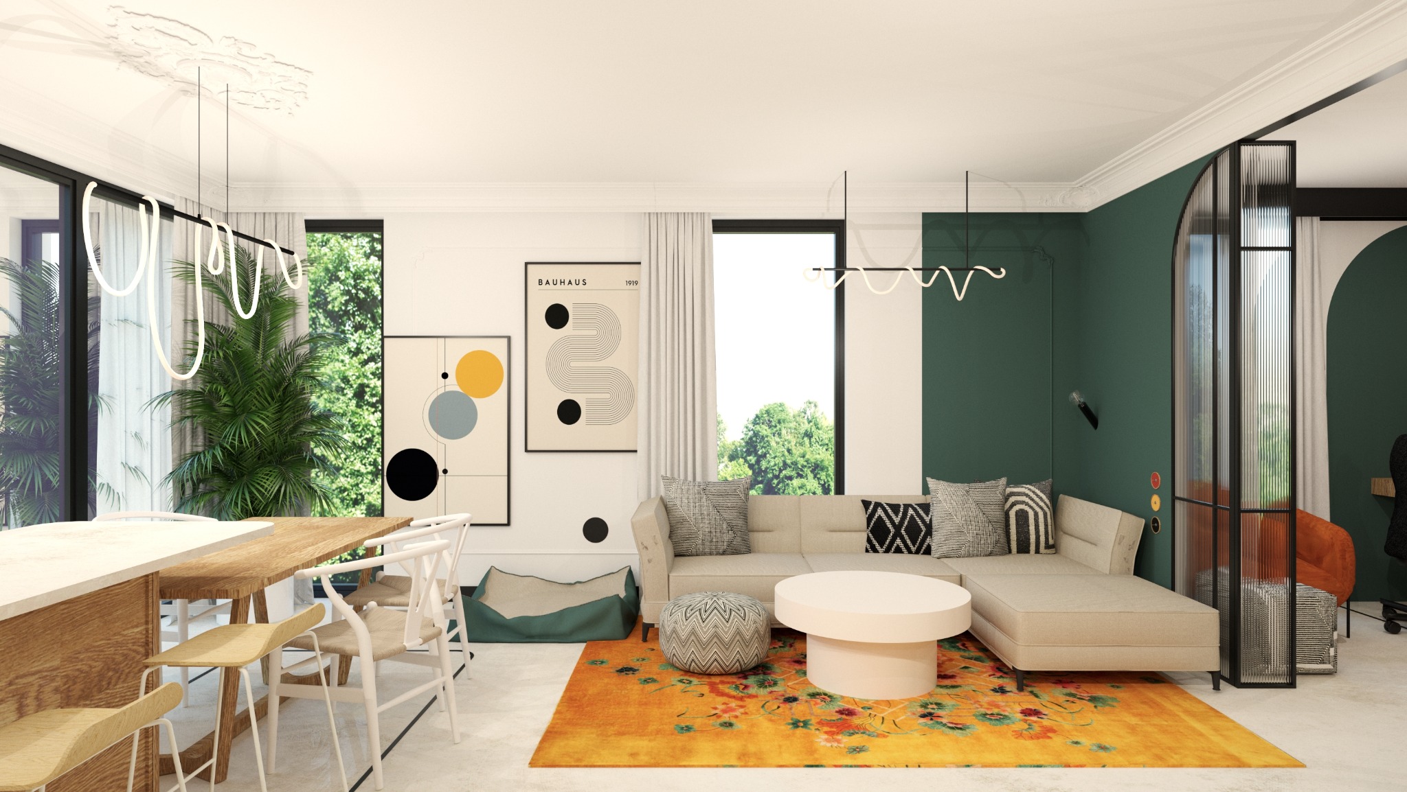 Jasne wnętrze mieszkania z drewnianym stołem, białymi krzesłami, beżową sofą narożną, okrągłym stolikiem kawowym i wzorzystym, pomarańczowym dywanem. Na ścianach wiszą grafiki w stylu Bauhaus.