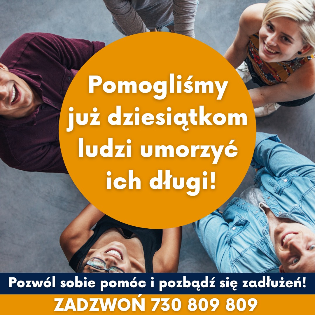 Zdjęcie z góry przedstawiające cztery uśmiechnięte osoby wokół pomarańczowego okręgu z tekstem 'Pomogliśmy już dziesiątkom ludzi umorzyć ich długi!', poniżej hasło 'Pozwól sobie pomóc i pozbądź się...