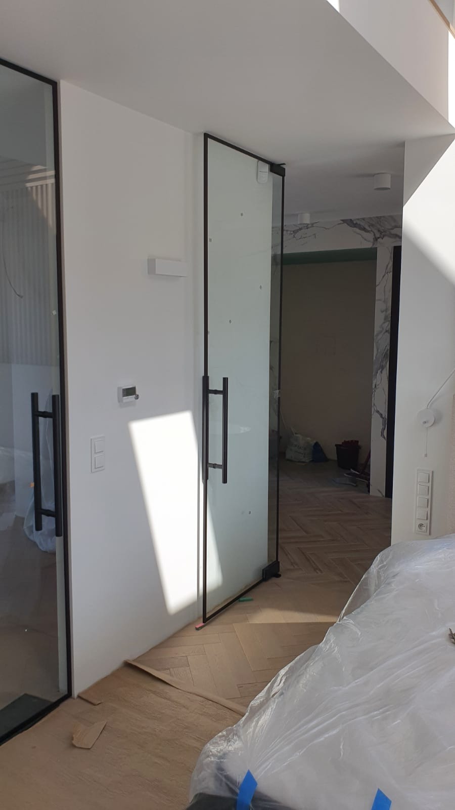 Drzwi loftowe szklane w czarnej ramie