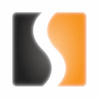 Abstrakcyjne logo firmy w kształcie litery S, podzielone na dwie części: lewa szara, prawa pomarańczowa, z delikatnym efektem rozmycia na krawędziach.