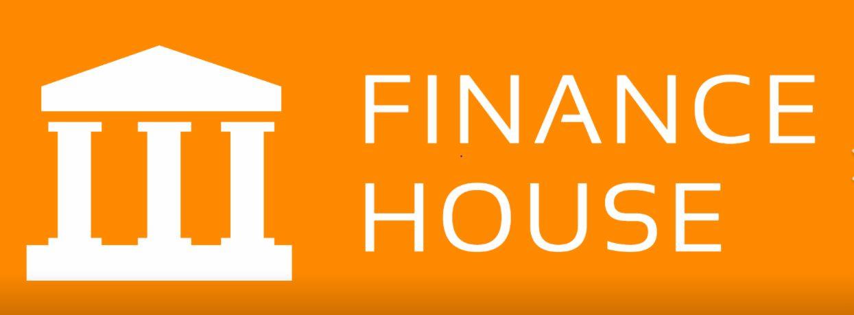 Biały symbol budynku z trzema kolumnami obok napisu FINANCE HOUSE na pomarańczowym tle.