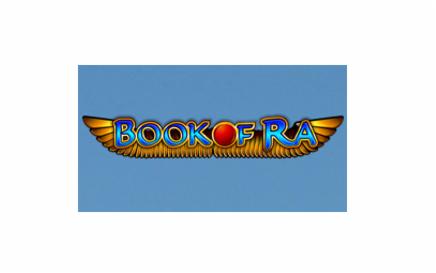 Grafika logo 'Book of Ra' z motywem egipskim, z stylizowanymi skrzydłami i niebiesko-złotym napisem na jednolitym, błękitnym tle.