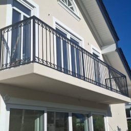 Artifex Radosław Stąsiek - Przed domem Myślib&oacute;rz