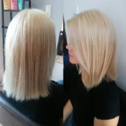 Dwa ujęcia: tył i profil kobiety z krótkimi, prostymi, platynowymi włosami o długości do ramion. Włosy delikatnie cieniowane z przodu, widoczne minimalne odrosty.