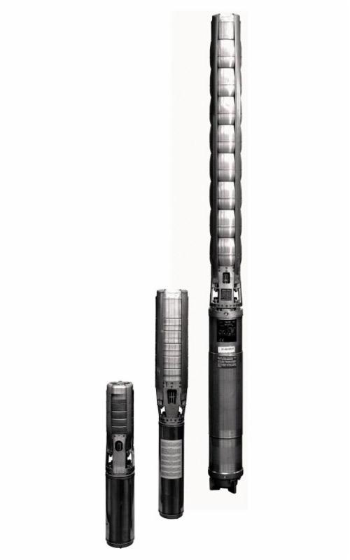 Trzy pompy głębinowe o różnej długości, wykonane ze stali nierdzewnej, stojące na białym tle, prezentujące przekrój i budowę.
