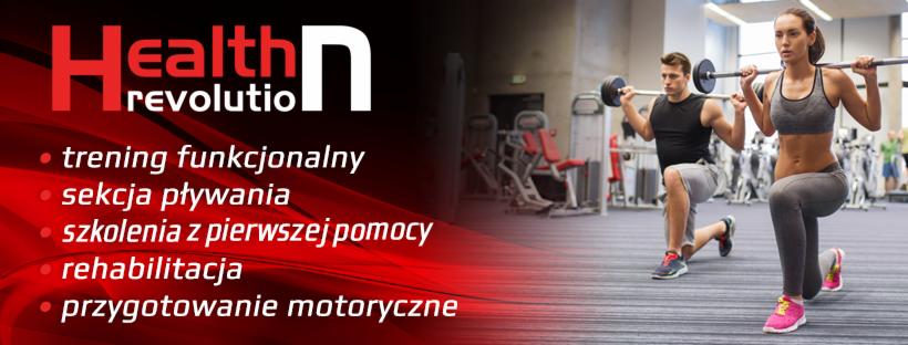 Dwoje ćwiczących w siłowni wykonuje przysiady z obciążeniem sztangi na plecach, kobieta w różowych butach na pierwszym planie, mężczyzna w tle, widoczny sprzęt do ćwiczeń.