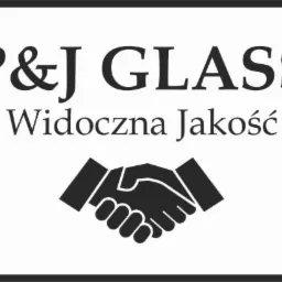 Grafika z nazwą firmy 'P&J GLASS' i hasłem 'Widoczna Jakość' nad symbolem uścisku dłoni, wszystko w czarno-białej kolorystyce z obramowaniem.