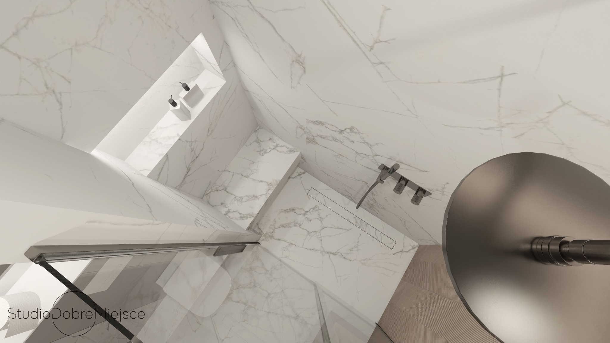 Nowoczesna łazienka z marmurowymi płytkami, kabiną prysznicową typu walk-in i deszczownicą. Minimalistyczny design, oświetlenie punktowe, widok z góry.