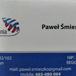 Wizytówka firmy oferującej kredyty, leasing i ubezpieczenia, z logo w kolorach niebieskim i czerwonym, danymi adresowymi, numerem telefonu i adresem e-mail.