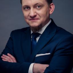 Dr Bolesław A. Dùllek  specjalizujący się w procesach zmierzających do stwierdzenia nieważności małżeństwa kościelnego (pot. rozwód kościelny). 