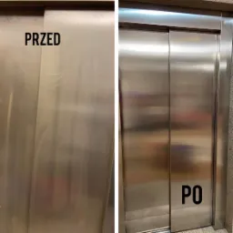 Metalowe drzwi windy: po lewej stronie widoczne zarysowania i zabrudzenia z napisem 'PRZED', po prawej wyczyszczone i błyszczące z napisem 'PO'.