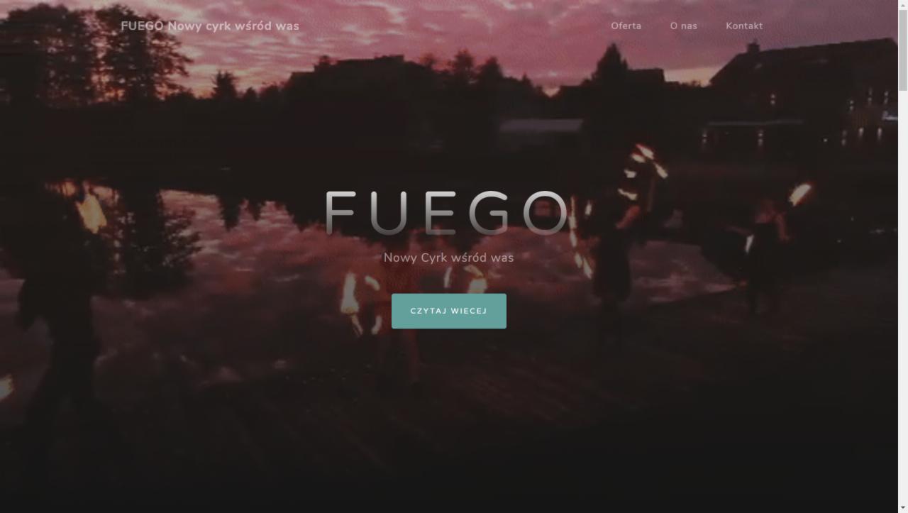 Strona internetowa cyrku FUEGO z tancerzami ognia na tle zachodzącego słońca nad jeziorem, widoczne menu Oferta, O nas, Kontakt.