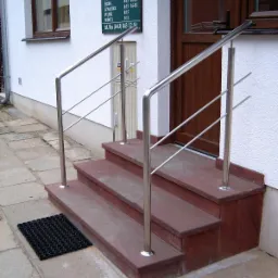 Balustrady schodów zewnętrznych ze stali nierdzewnej