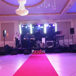 Scena i oświetlenie sceniczne sterowane komputerowo DMX Paradiso zespół muzyczny Olsztyn