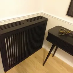 Zabudowa grzejnika pod wzór mebla dąb bejcowany