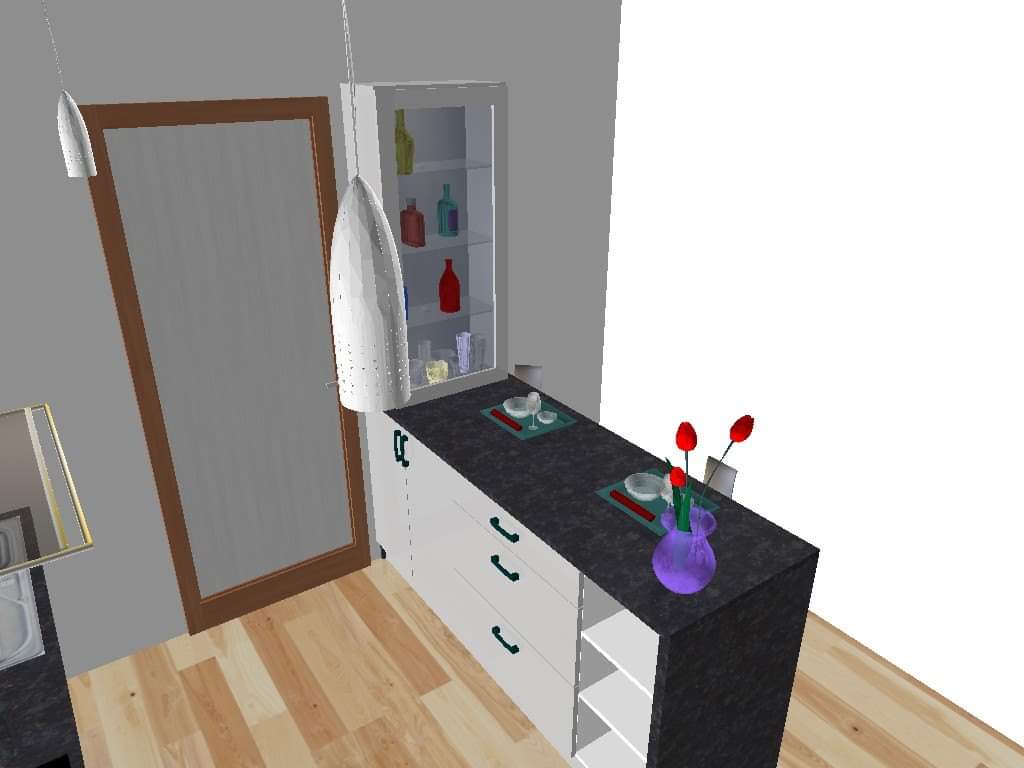 Wizualizacja kuchni z białymi szafkami z szufladami, czarnym blatem, i drewnianą podłogą, uzupełniona o przezroczystą szafkę wiszącą z dekoracyjnymi butelkami i lampami wiszącymi.