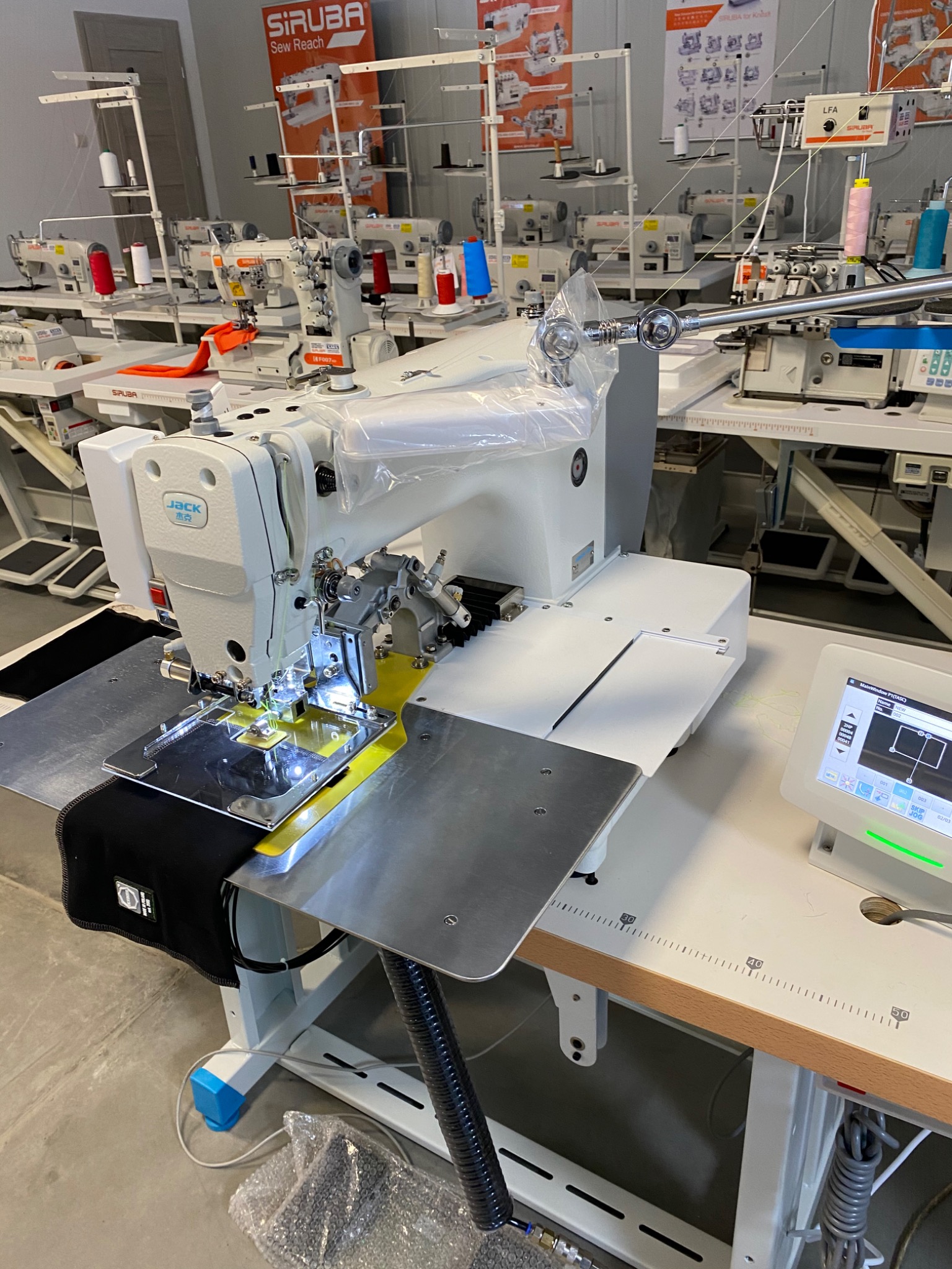 Maszyna z klamrą obrotową JACK JK-1310F 230V