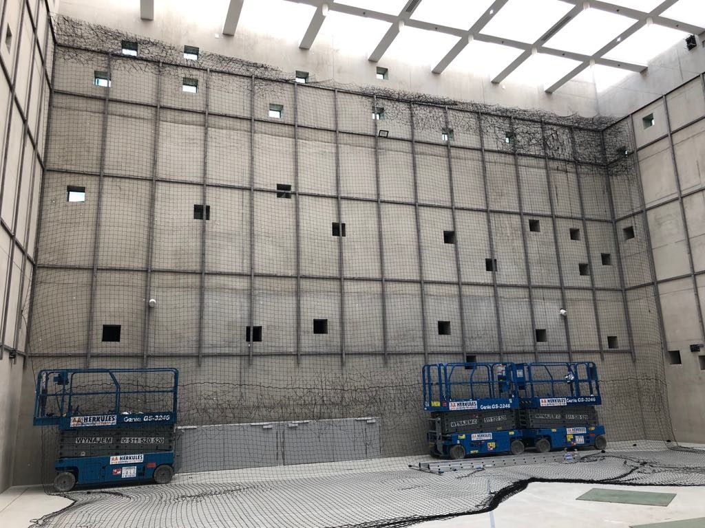 Wykonanie podkonstrukcji wystawy - Counting Memories-Chiharu Shiota-w-Muzeum-Śląskim