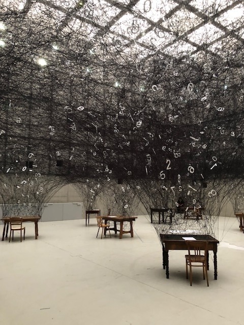 Współudział przy tworzeniu wystawy - Counting Memories-Chiharu Shiota-w-Muzeum-Śląskim