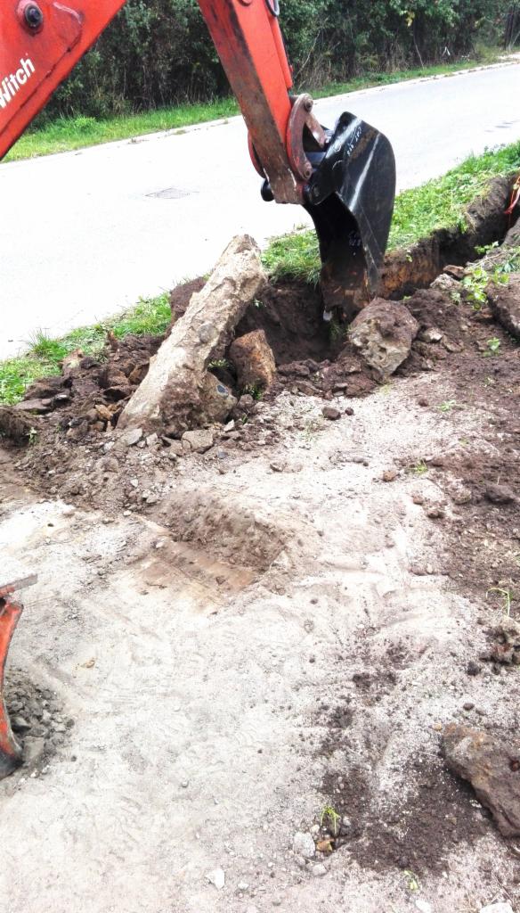 Wykop pod ławy ogrodzenia, łyżka o szer. 30cm