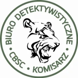 Okrągłe logo biura detektywistycznego z wizerunkiem głowy tygrysa w kolorze czarnym na białym tle, otoczone zielonym obramowaniem z napisem 'BIURO DETEKTYWISTYCZNE CBSC KOMISARZ'.