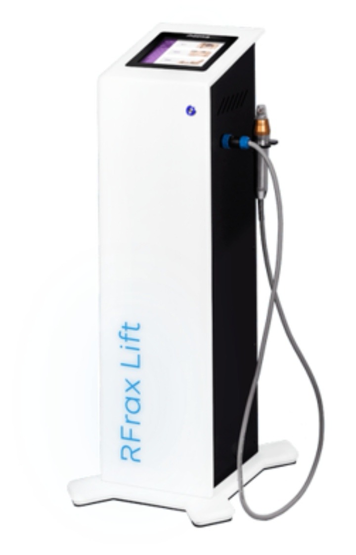 Urządzenie kosmetyczne RFrax Lift z ekranem dotykowym i aplikatorem, na białym tle.