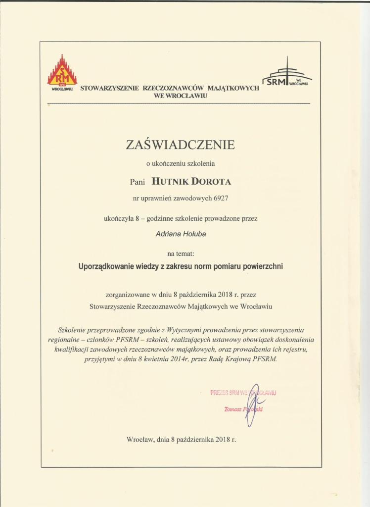 Skan zaświadczenia o ukończeniu szkolenia z zakresu norm pomiaru powierzchni dla Pani Hutnik Doroty, wydane przez Stowarzyszenie Rzeczoznawców Majątkowych we Wrocławiu, z datą 8 października 2018.
