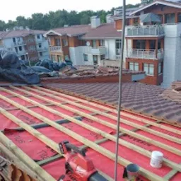 Przekładanie dachówek.