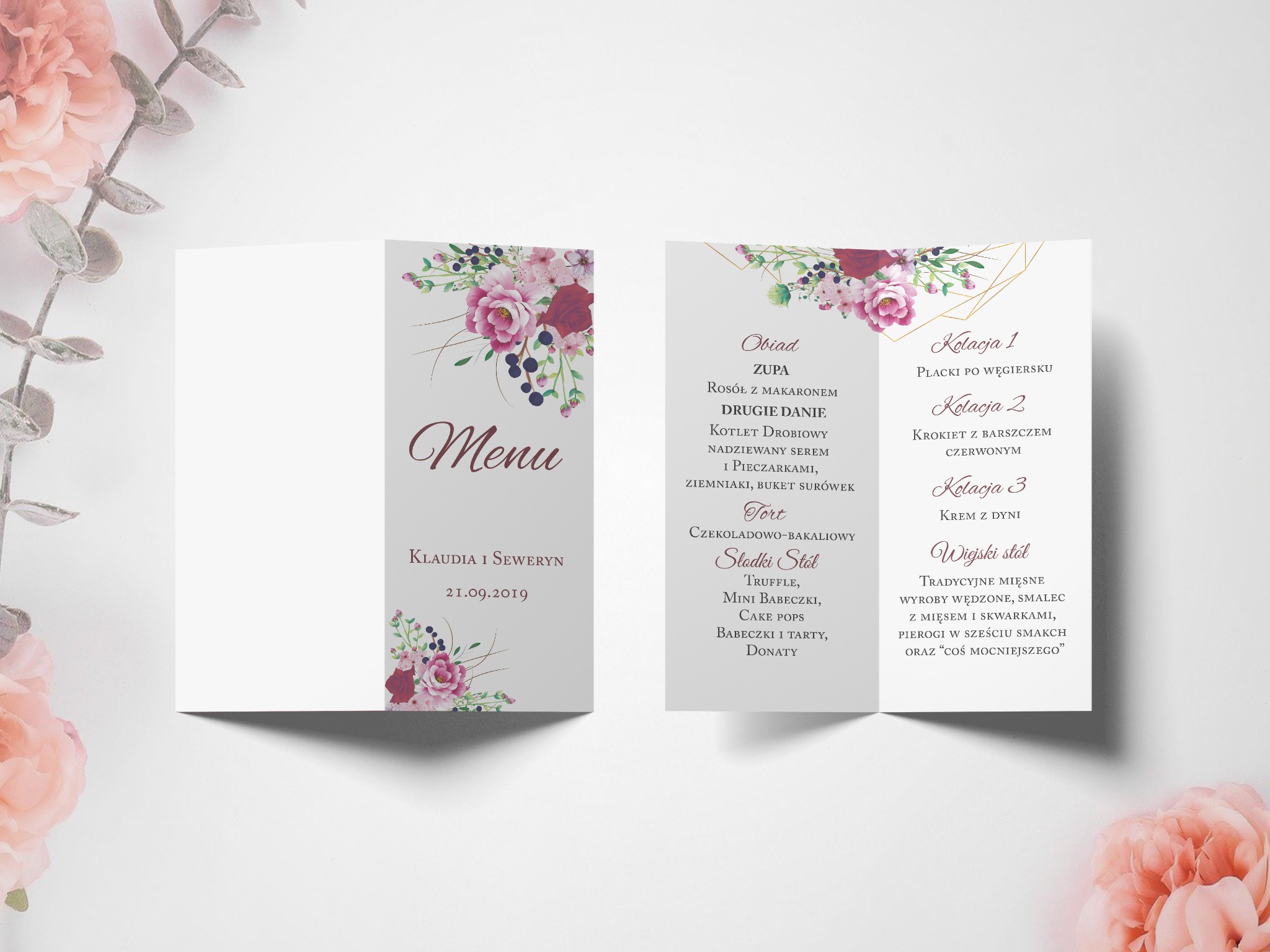 Rozłożone, drukowane menu weselne z motywami kwiatowymi, prezentujące listę dań obiadowych i kolacyjnych.
