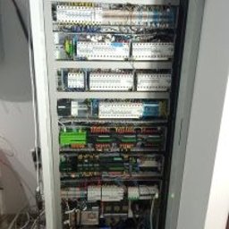 Smart Elektryk Hennadii Savchenko - Montaz rozdzielnicy elektrycznej smart home z Loxone