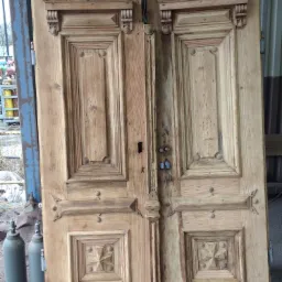 Stare drzwi z kapliczki