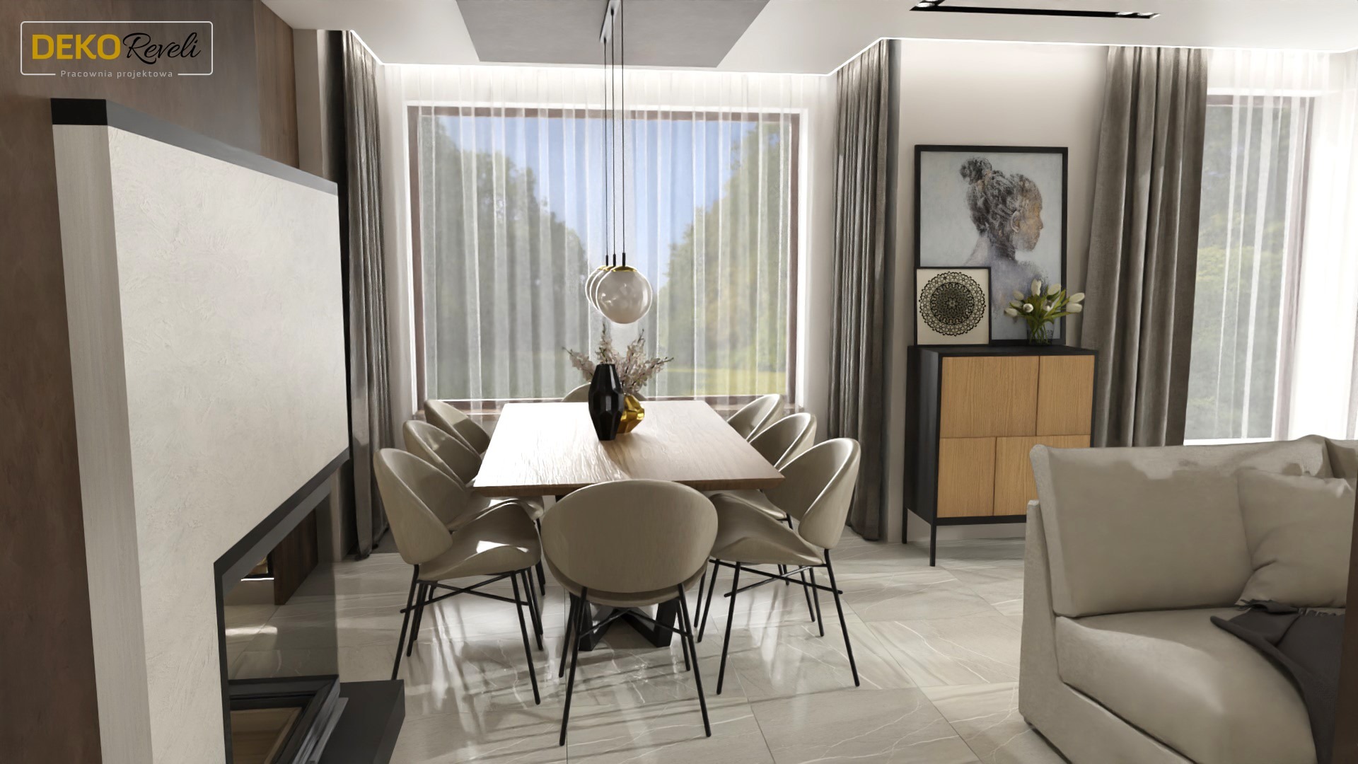 Wizualizacja jadalni z drewnianym stołem otoczonym krzesłami w kolorze beżowym, nad stołem wiszą trzy szklane kule jako lampy, w tle okno z widokiem na drzewa i zasłony w kolorze szarym, po prawej...