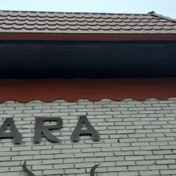 Malowanie podbitki drewnianej.